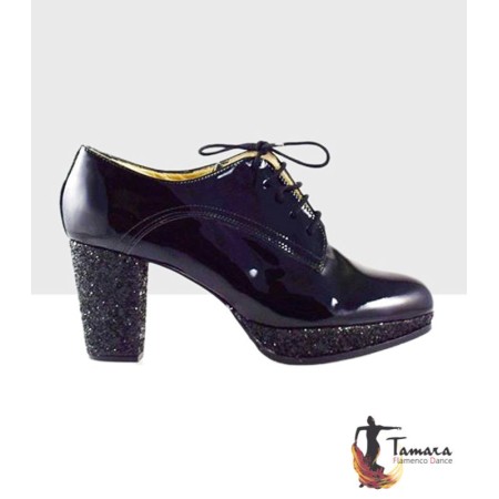 Begoña Cervera Flamenco street shoes Begoña Cervera model Blutcher 2 with platform Street