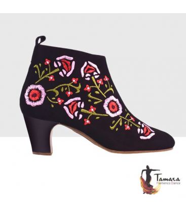 street flamenco style shoes begona cervera - Begoña Cervera - Botin Street