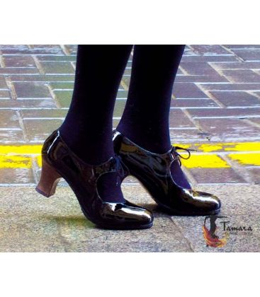 street flamenco style shoes begona cervera - Begoña Cervera - Corazon Street