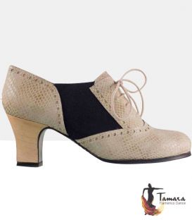 street flamenco style shoes begona cervera - Begoña Cervera - Sierpes Street