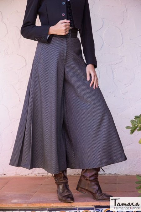 Trajes de corto Mujer - BAJO PEDIDO modelo Falda - pantalón Giralda - Tallas 50 a 60 Tejido Liso Beige 06 - Sara Verano