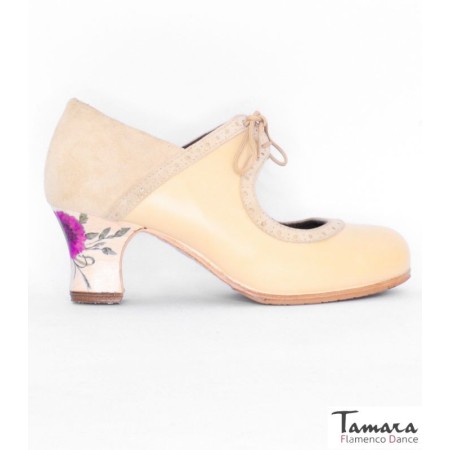 Chaussures professionnelles de flamenco Tamara modèle Chaussures de flamenco Rumba Talon Décoré - Camel - Cuir et daim - Impression : Oeillets fuxia - Carrete 6cm - Largeur Spécial Camel