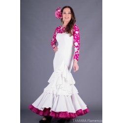 Trajes de Flamenca Aires de Feria modelo Traje de flamenca Copla Fuxia bordado flores marfil 
