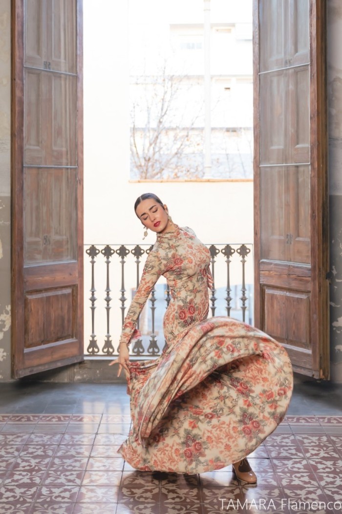 Robes flamenco FEMME modèle Robe Amelia - Tricot élastique Imprimé Imprimé floral coloré