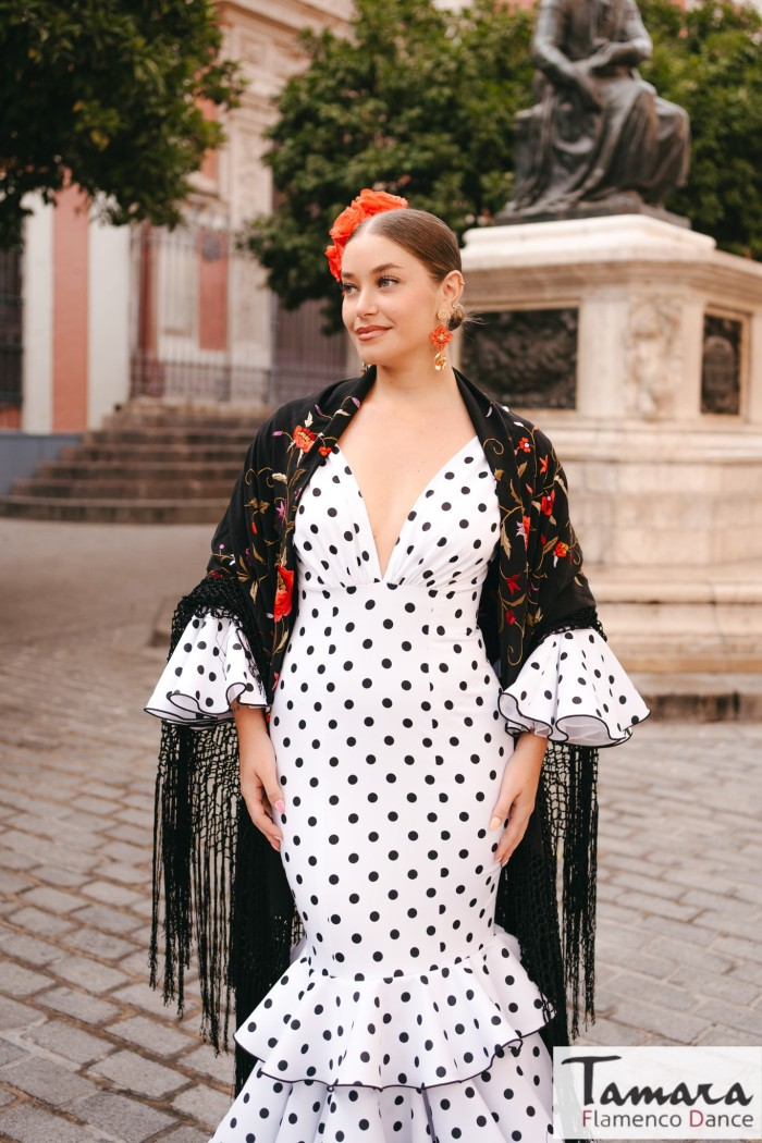 Aires de Feria Flamenco Dresses 2025 model Flamenco dress Amores black polka dot white 