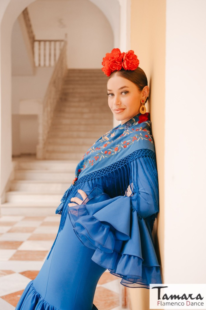 Trajes de Flamenca 2025 Aires de Feria modelo Gloria traje de flamenca azul 