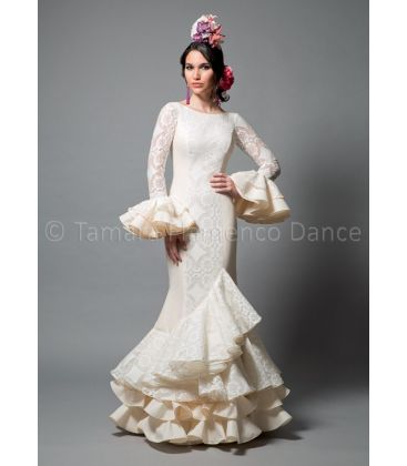 trajes de flamenca 2016 mujer - Aires de Feria - Pasarela encaje blanco