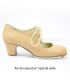 zapatos de flamenco profesionales personalizables - Begoña Cervera - Cordonera Calado piel beige ancho especial tacon clasico 5 cm