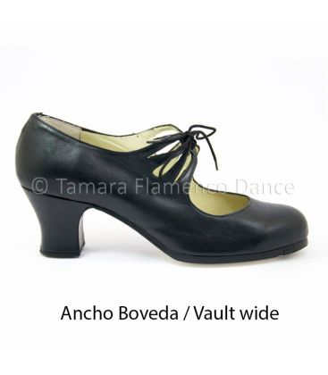 in stock flamenco shoes professionals - Begoña Cervera - Cordonera Calado black leather carrete heel vault wide