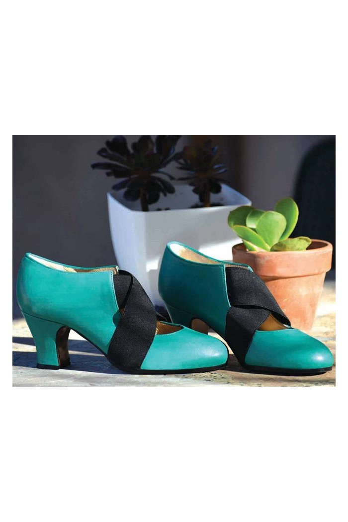 Begoña Cervera Flamenco street shoes Begoña Cervera model Cruz Street 