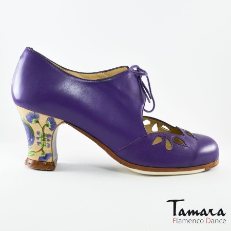 Chaussures professionnelles de flamenco Begoña Cervera modèle Chaussures de flamenco Petalos - Morado - Cuir - Peint à la main: Casilda Violet - Carrete 6cm - Normal Morado