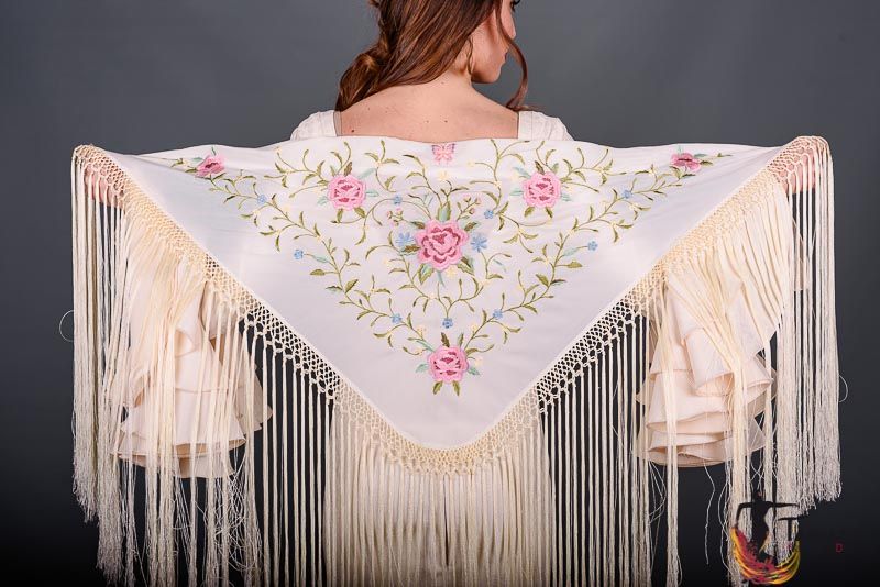 Mantoncillo Florencia - Bordado tonos Rosas