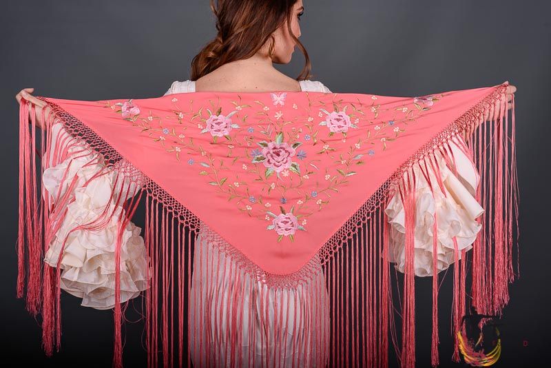 Mantoncillo Florencia - Bordado tonos Rosas