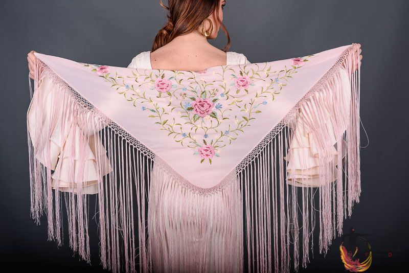 Mantoncillo Florencia - Bordado tonos Rosas