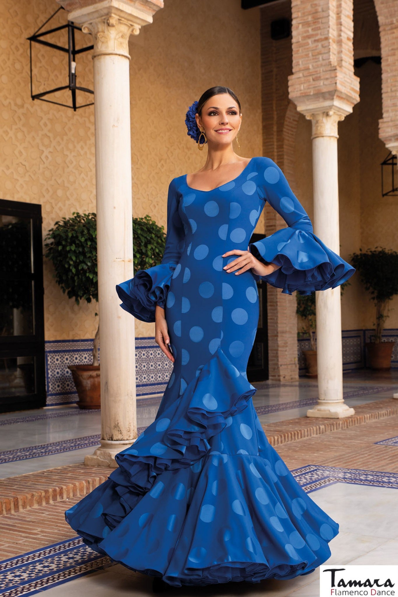Traje de flamenca Bahia Azul con lunares