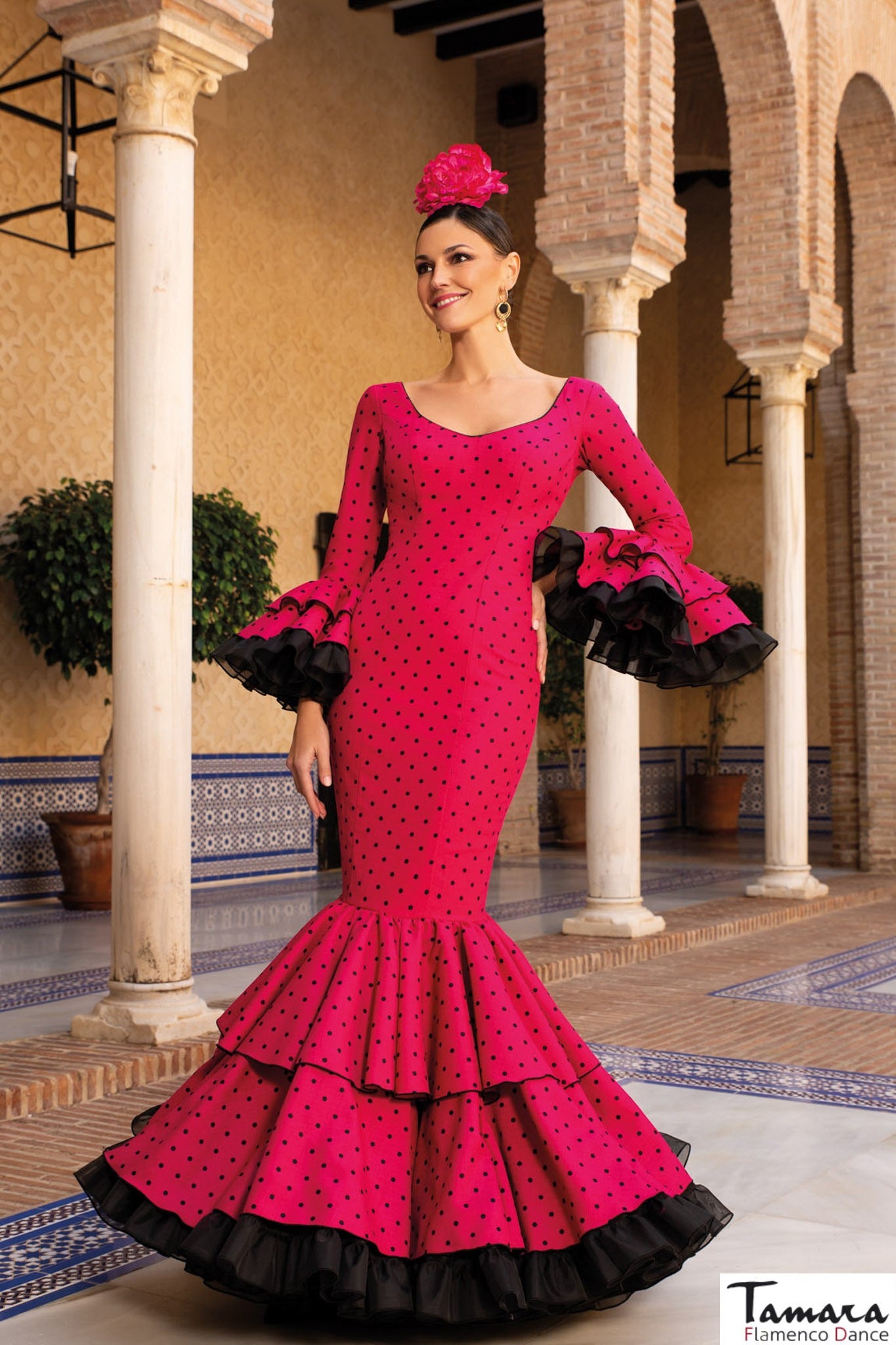 Traje de flamenca Mirada Fuxia lunares negros