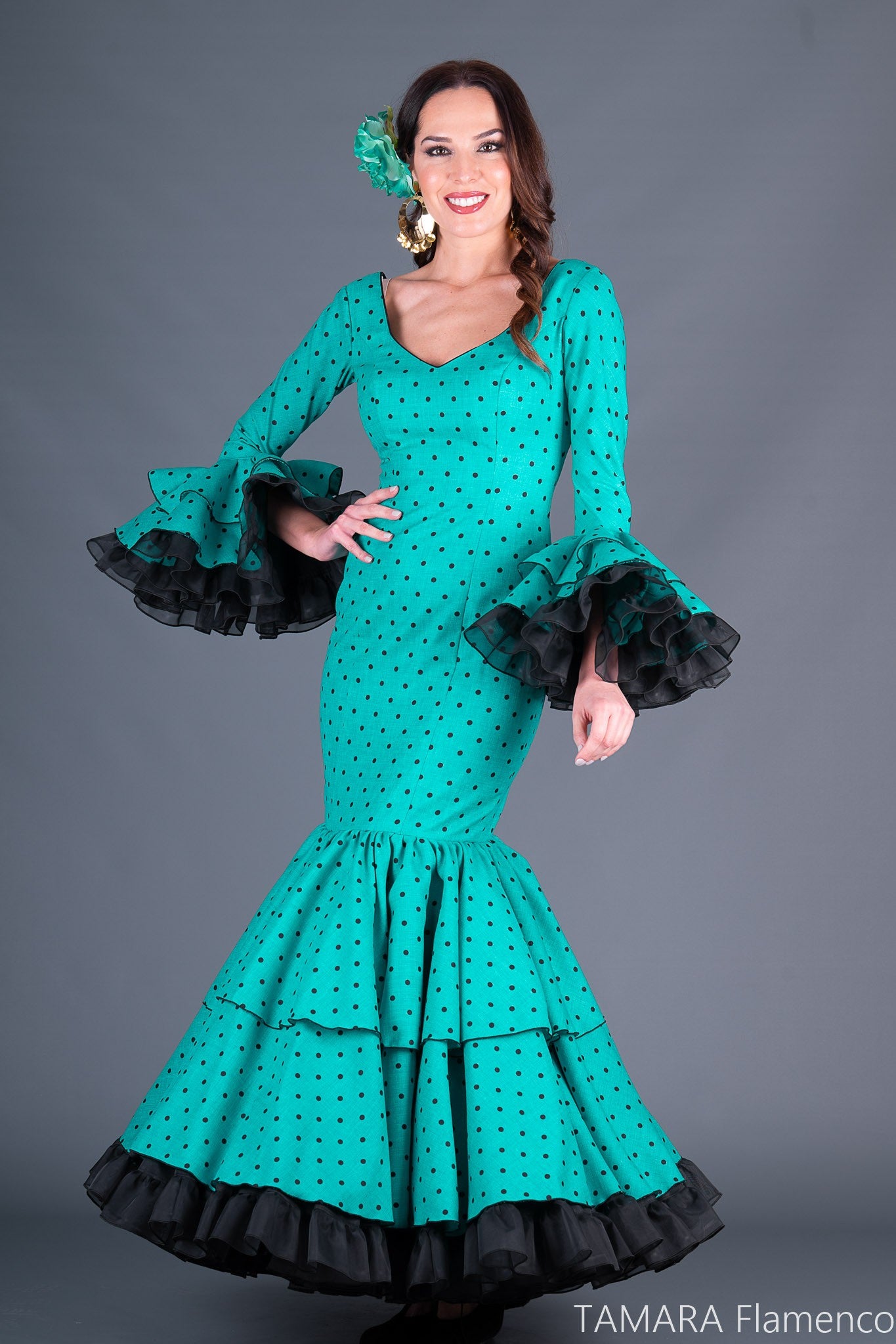 Traje de flamenca Mirada Aguamarina lunares negros