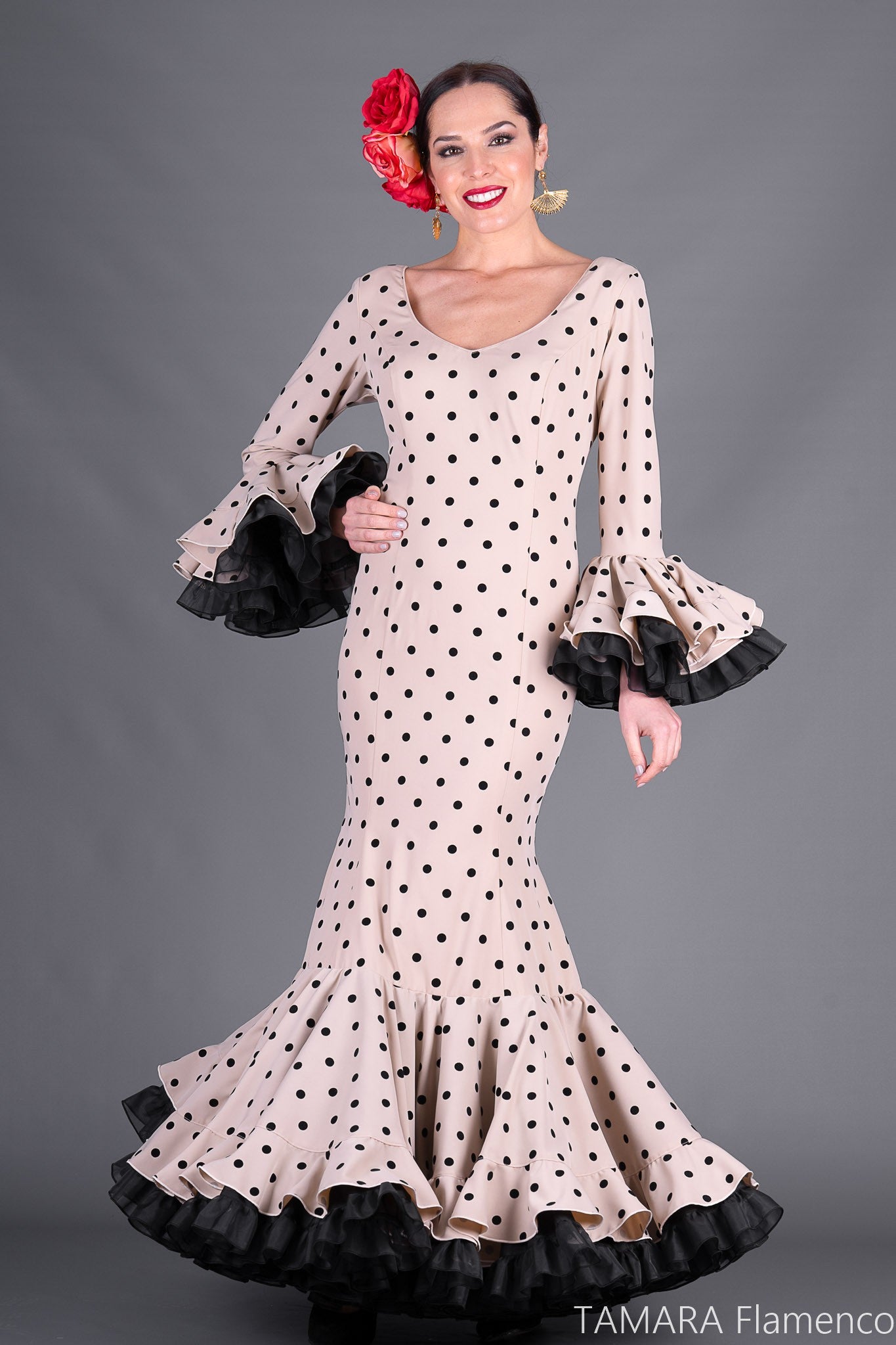 Traje de flamenca Aurora Beig lunar negro