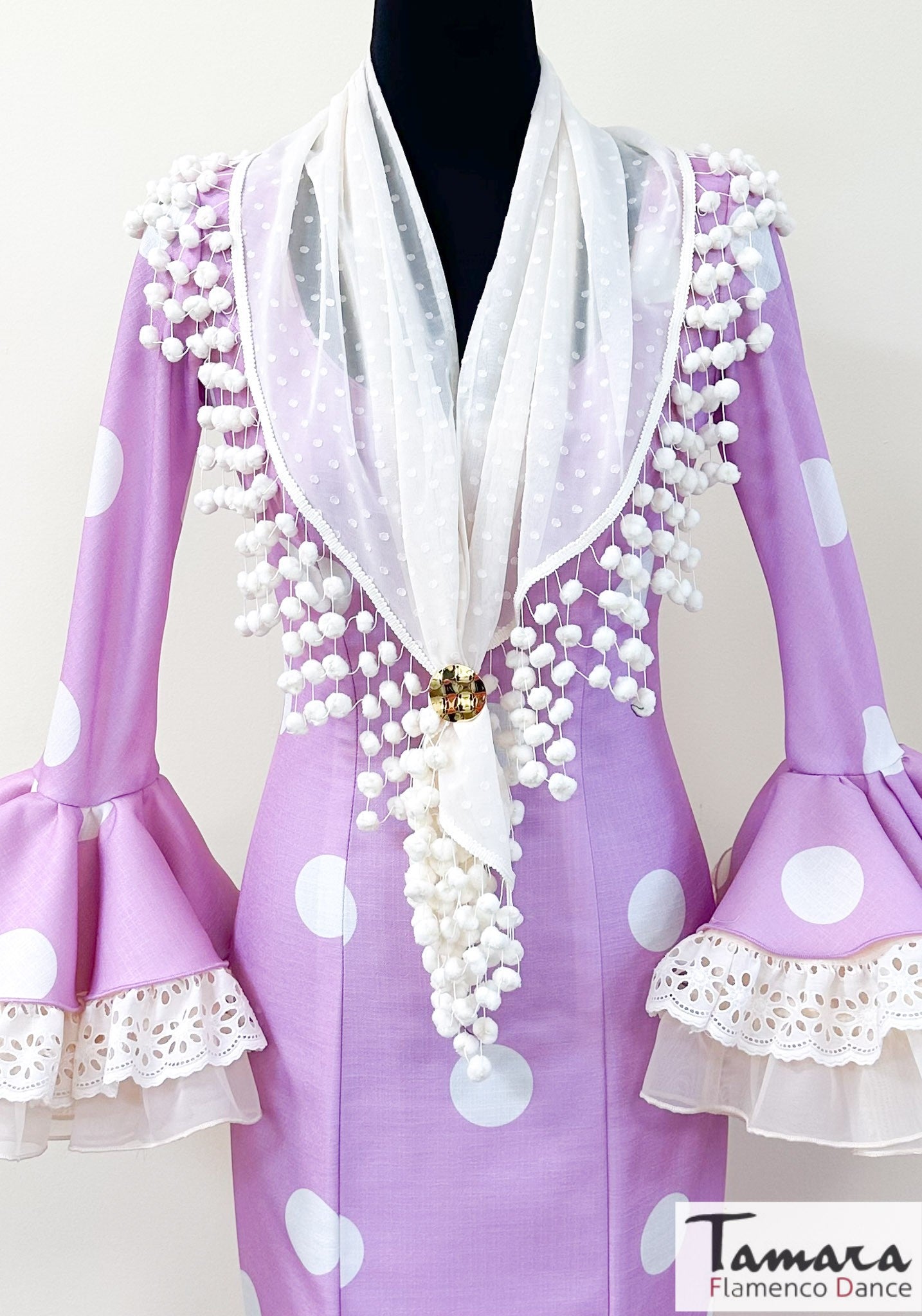 Mantoncillo flamenca artesano con madroños Marfil