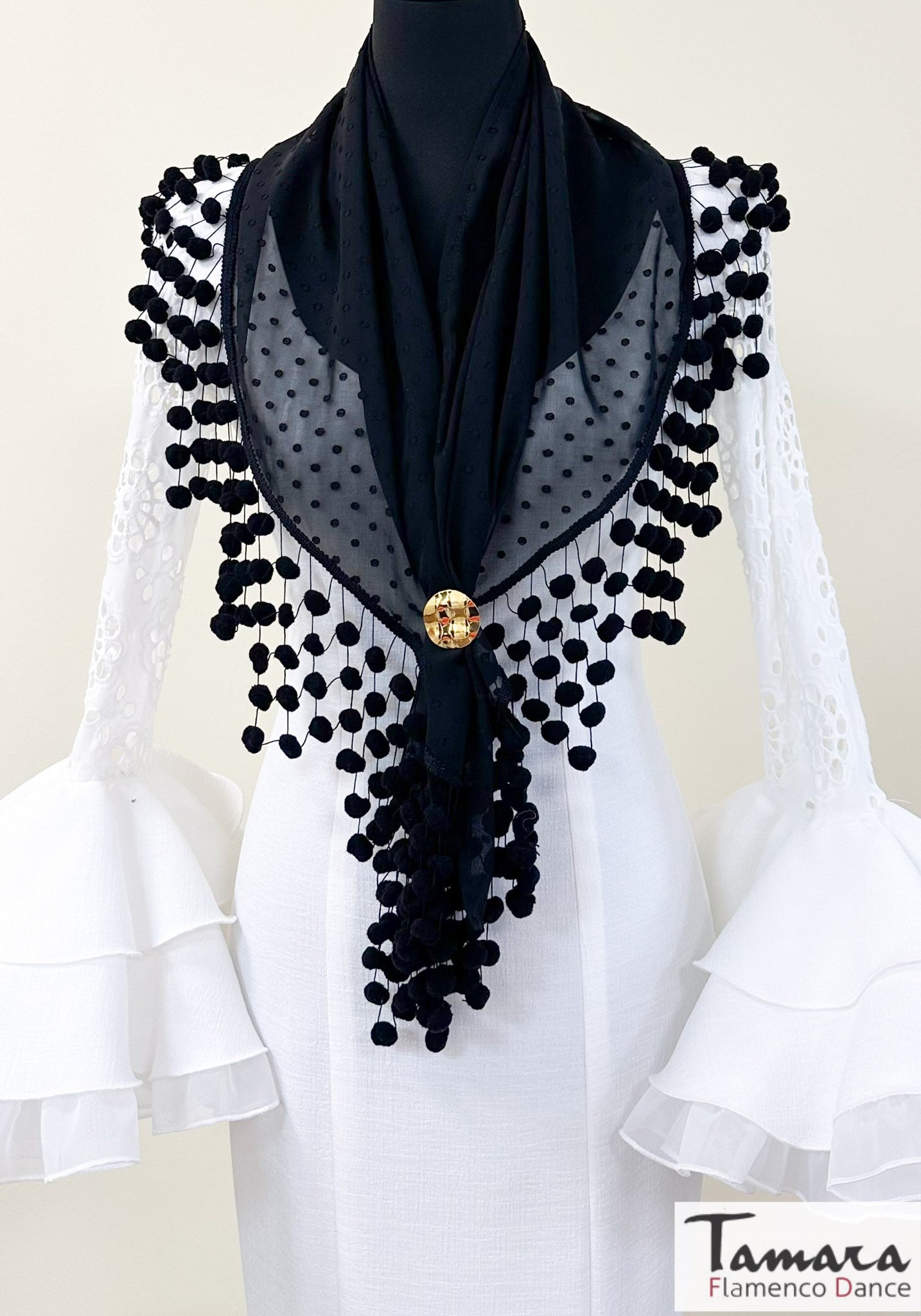 Mantoncillo flamenca artesano con madroños Negro