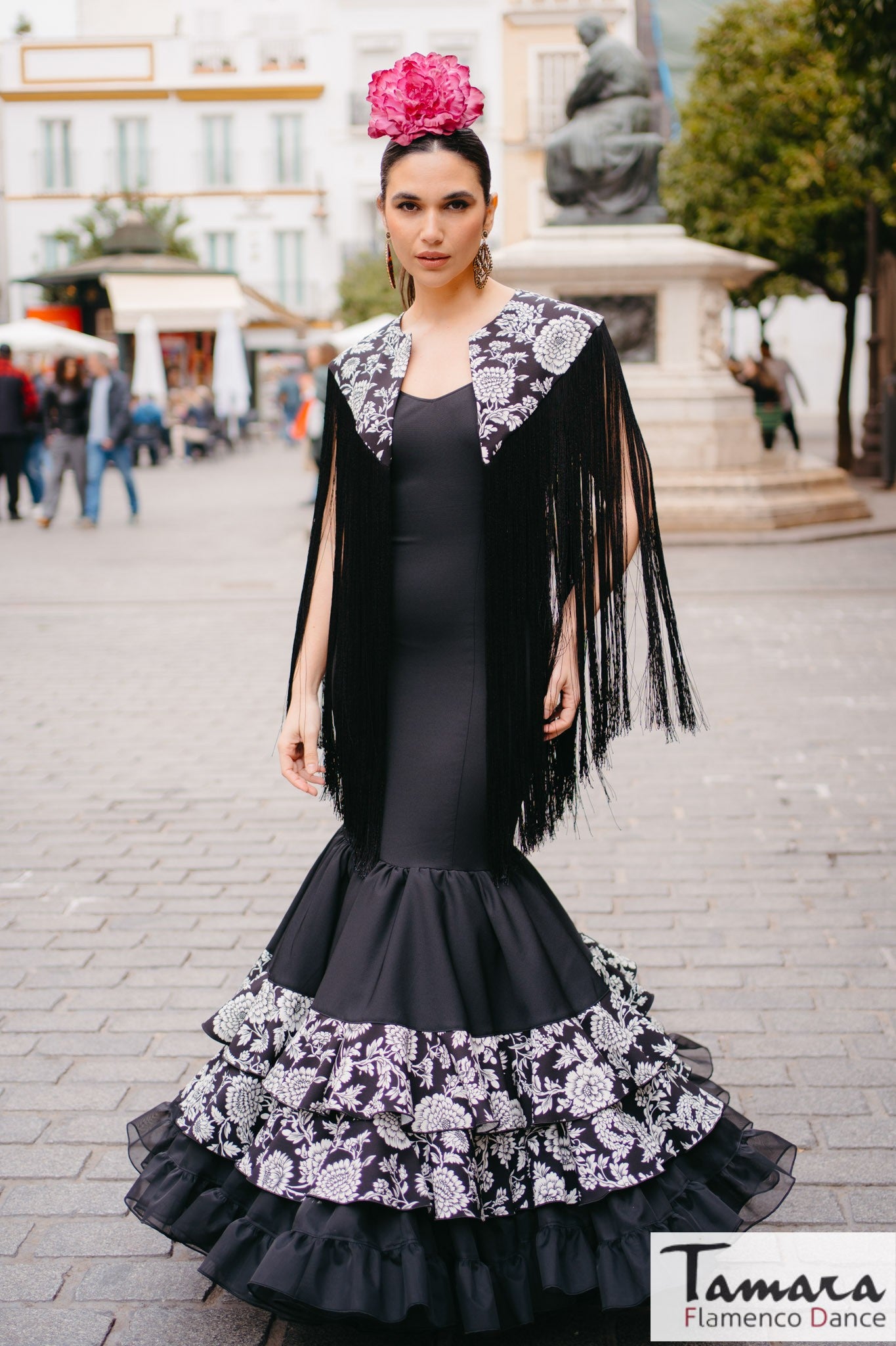 Traje de flamenca Alborea Negro flores blancas