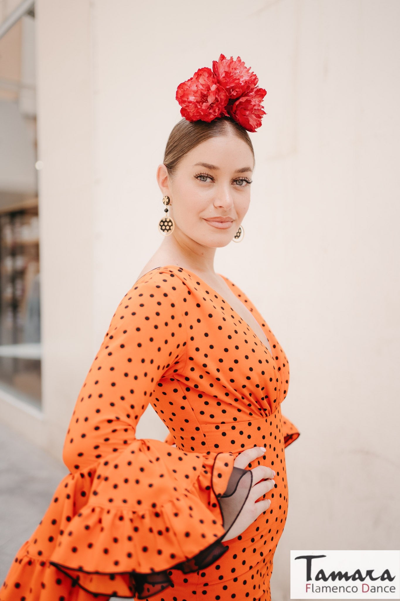 Traje de flamenca Sonia naranja lunares negros