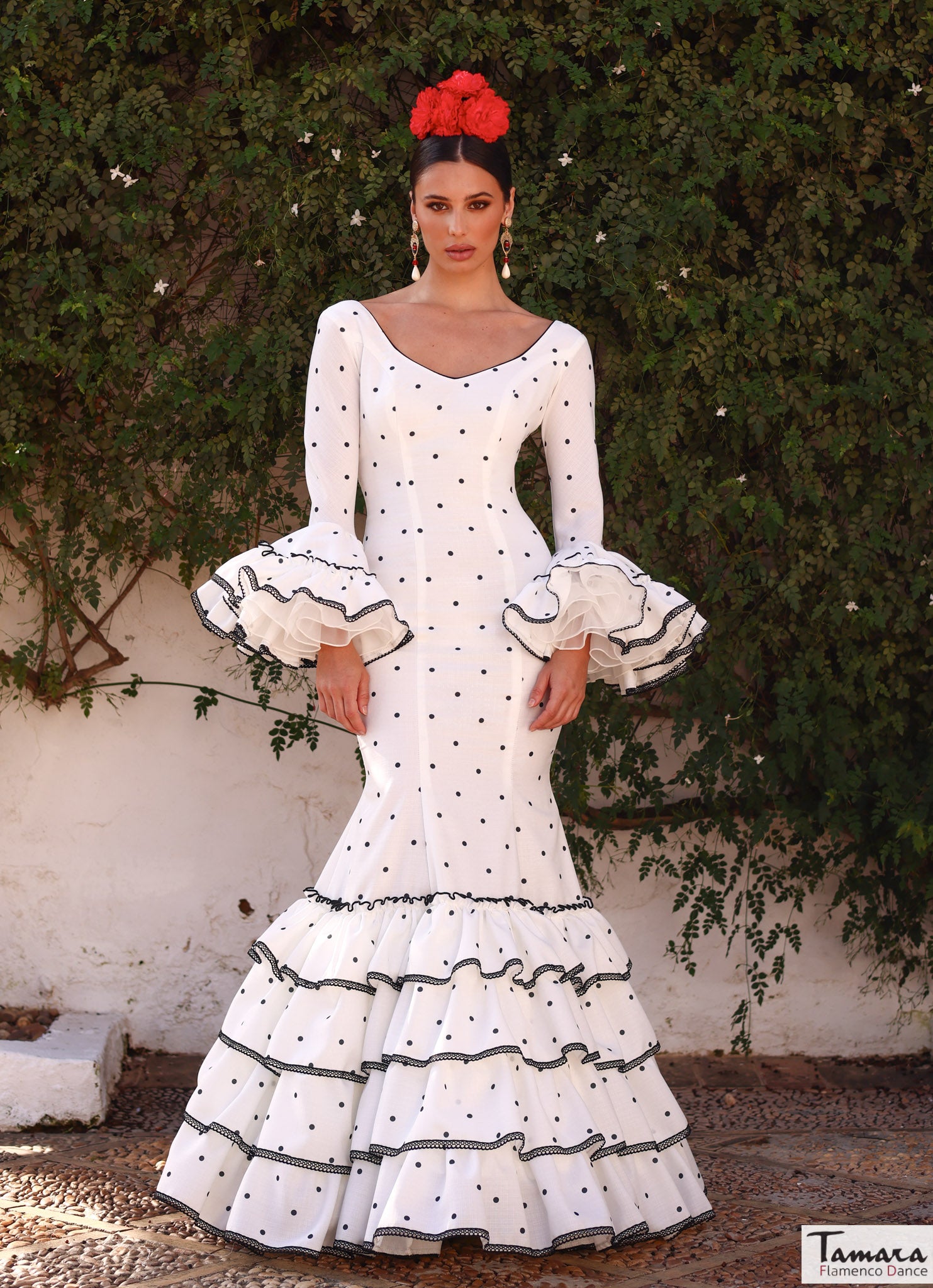 Traje de flamenca Verónica blanco lunares negros