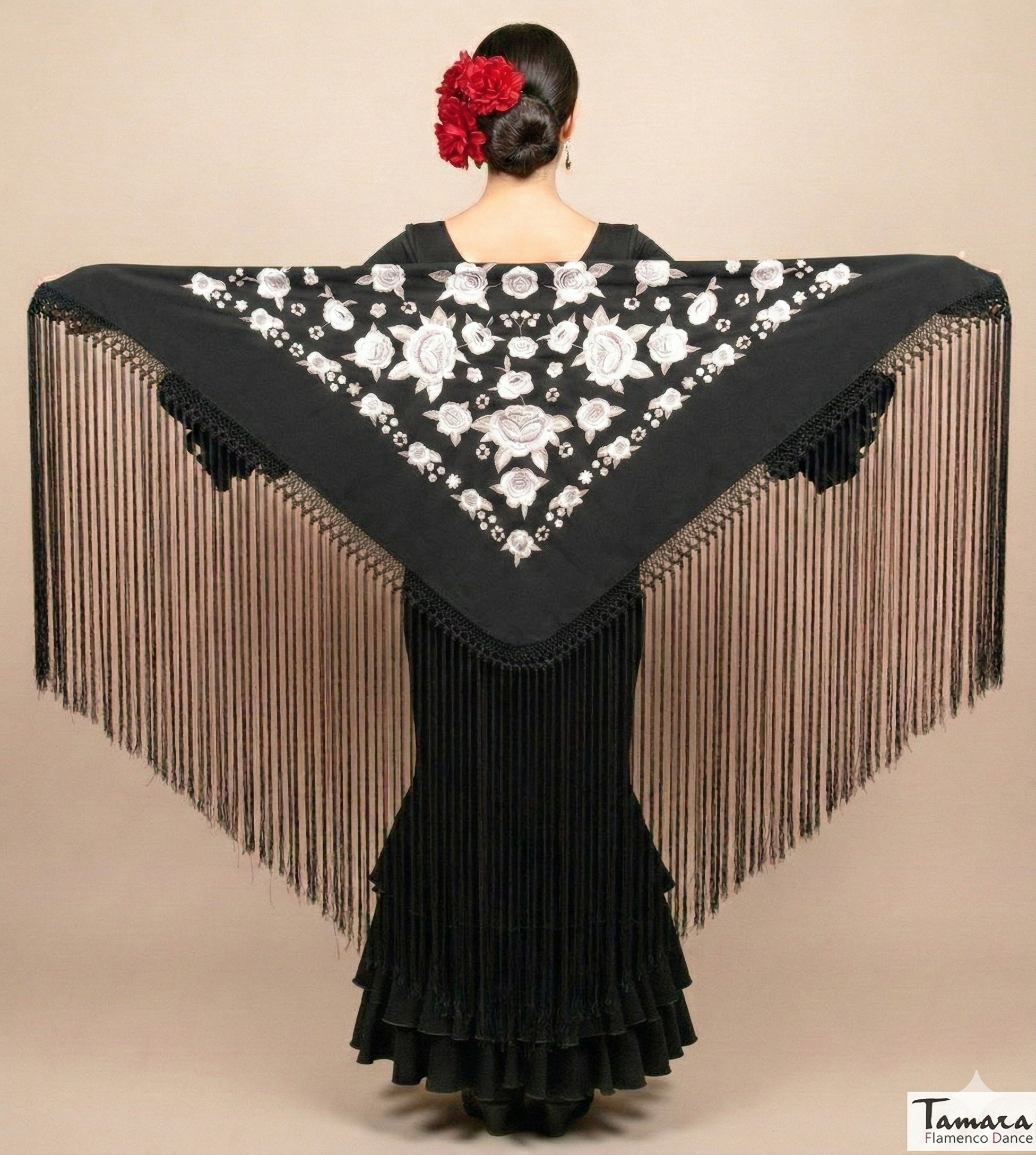 Mantoncillo Verona - Bordado Blanco Negro