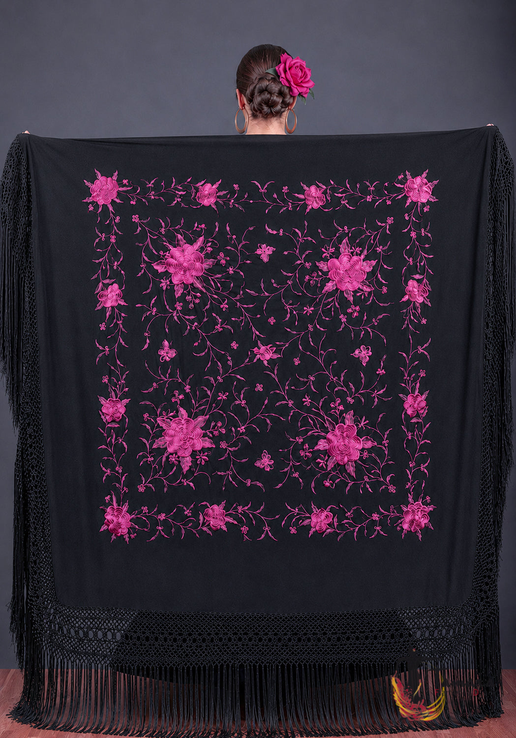 Manton de Manila Primaveral - Bordado Fuxia Negro